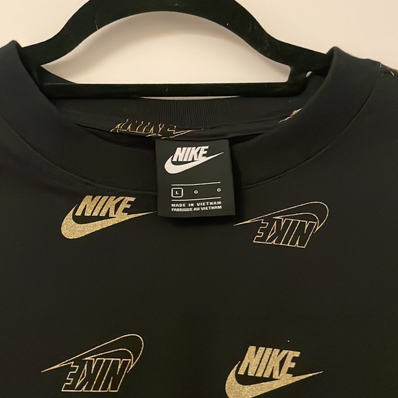 Nike gold & black cropped t shirt. Size large - Picture 2 of 2